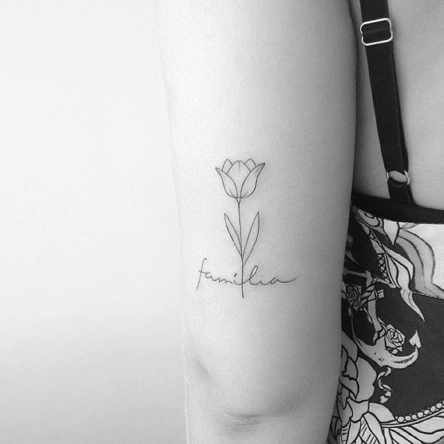 tattoo femenino flor 60