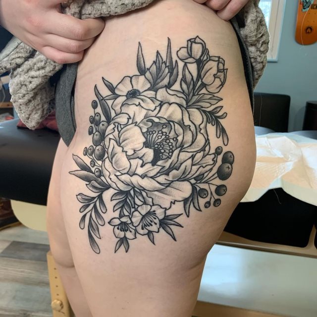 tattoo femenino flor en la pierna 05