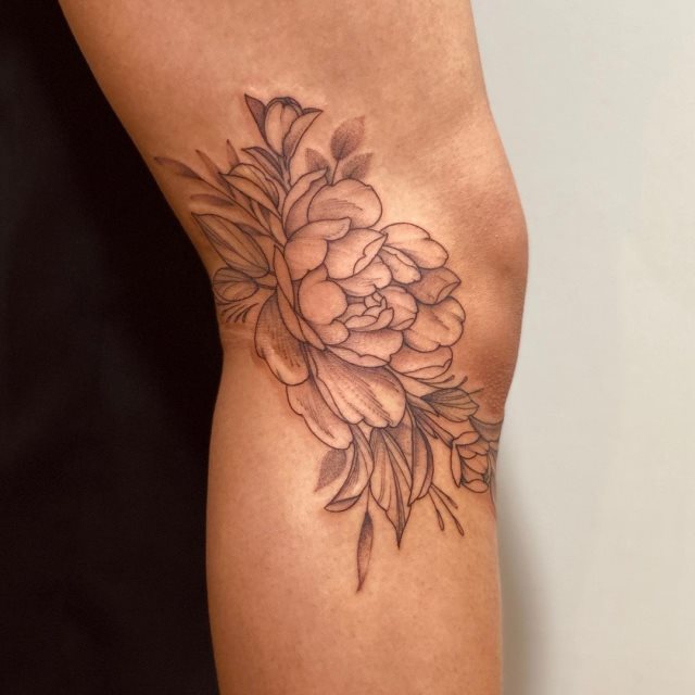 tattoo femenino flor en la pierna 07