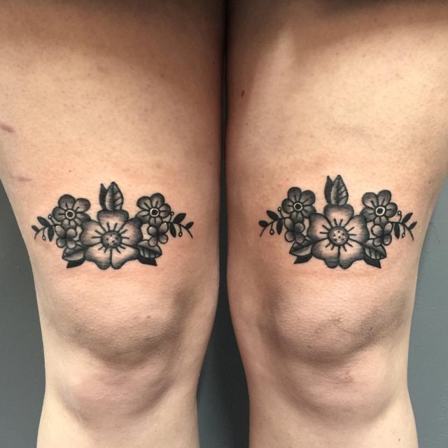 tattoo femenino flor en la pierna 11