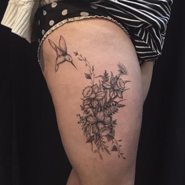 tattoo femenino flor en la pierna 17