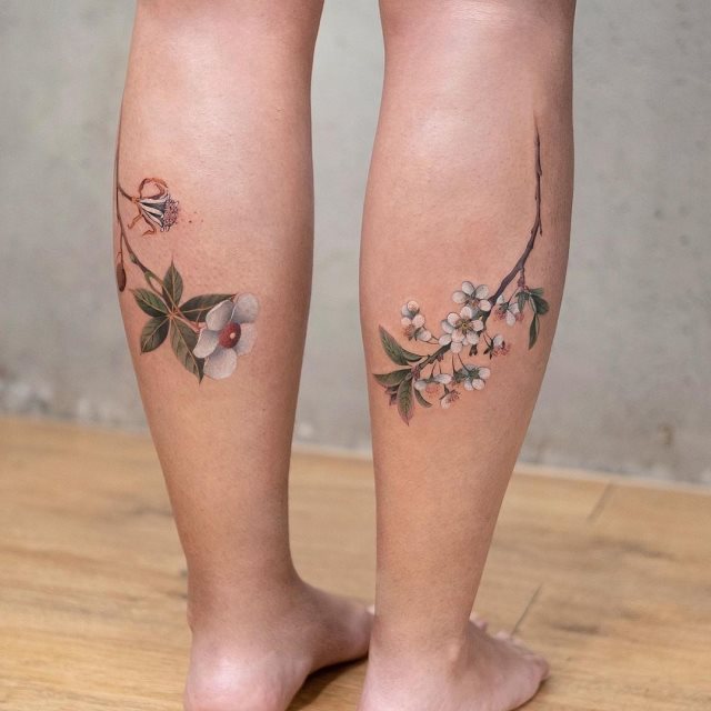 tattoo femenino flor en la pierna 20
