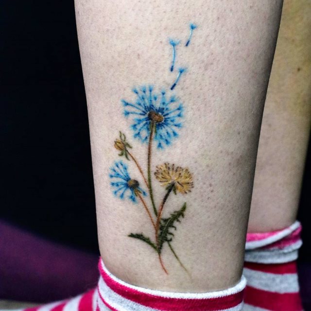 tattoo femenino flor en la pierna 25