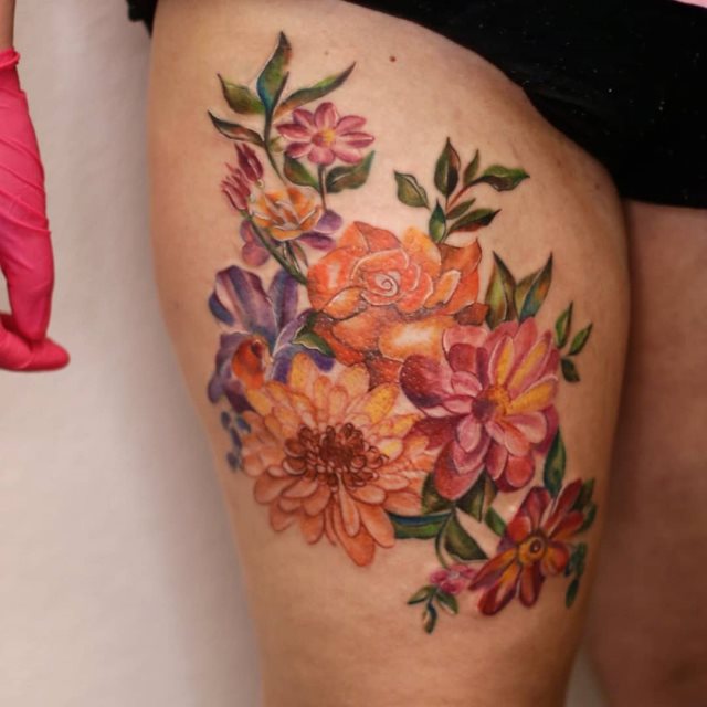 tattoo femenino flor en la pierna 26