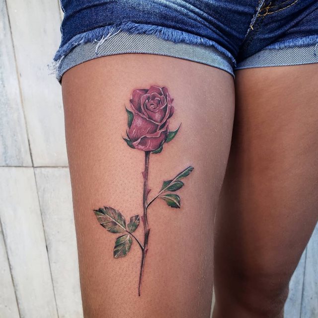 tattoo femenino flor en la pierna 30