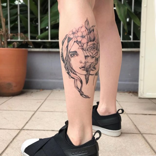 tattoo femenino flor en la pierna 48