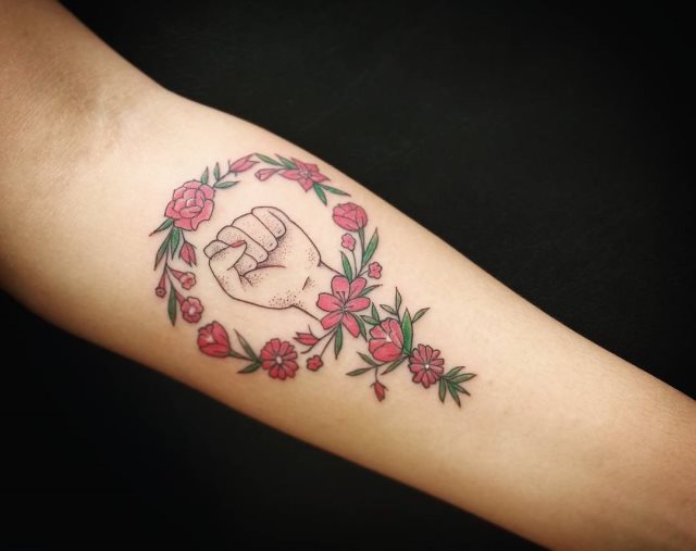 tattoo femenino flor para el brazo 01