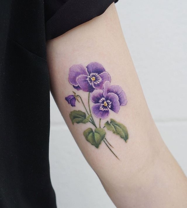 tattoo femenino flor para el brazo 02
