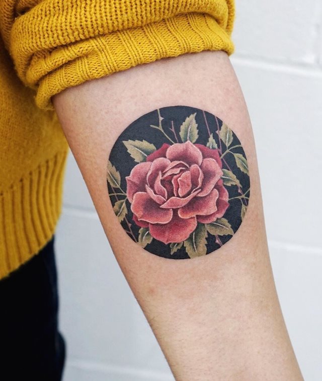 tattoo femenino flor para el brazo 05