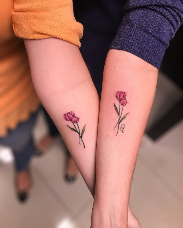 tattoo femenino flor para el brazo 08