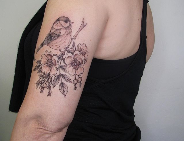 tattoo femenino flor para el brazo 16