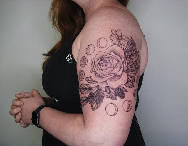 tattoo femenino flor para el brazo 17
