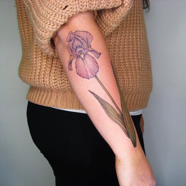 tattoo femenino flor para el brazo 18