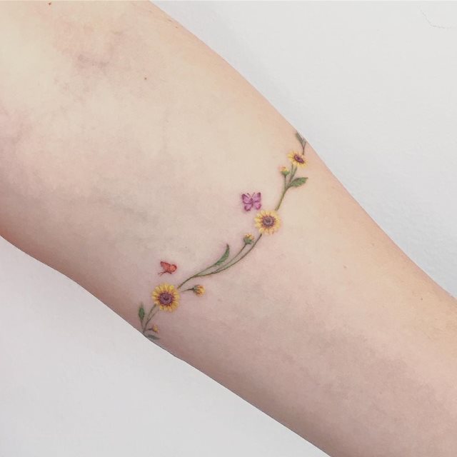 tattoo femenino flor para el brazo 30