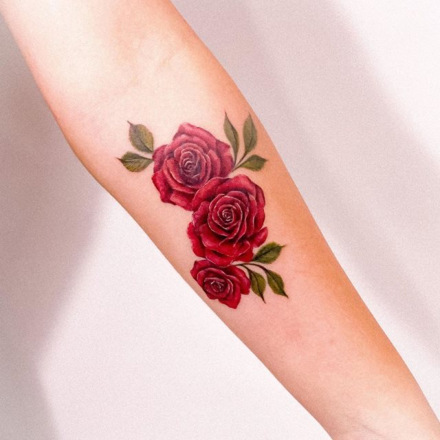 tattoo femenino flor para el brazo 35