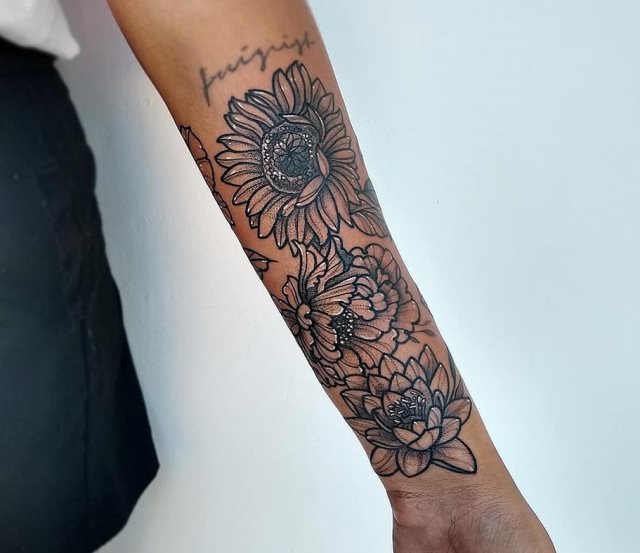 tattoo femenino flor para el brazo 42