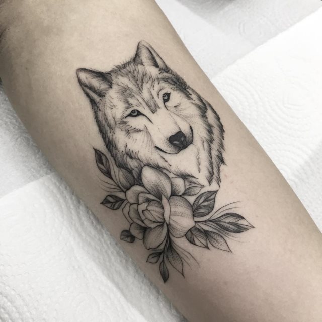 tattoo femenino flor para el brazo 43