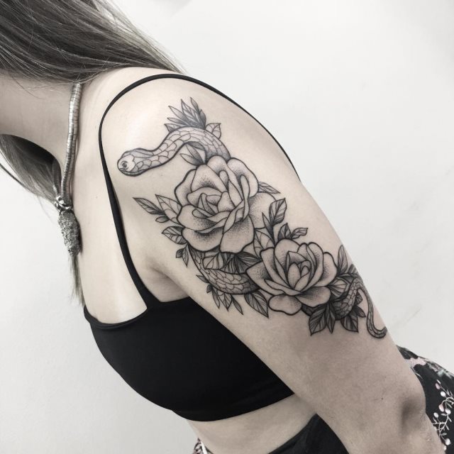 tattoo femenino flor para el brazo 44