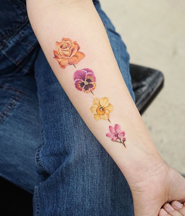 tattoo femenino flor para el brazo 45