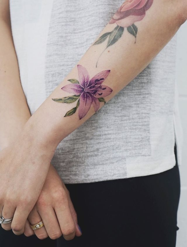 tattoo femenino flor para el brazo 56