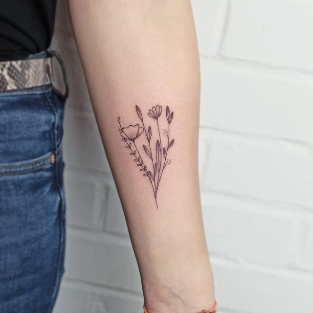 tattoo femenino flor para el brazo 60