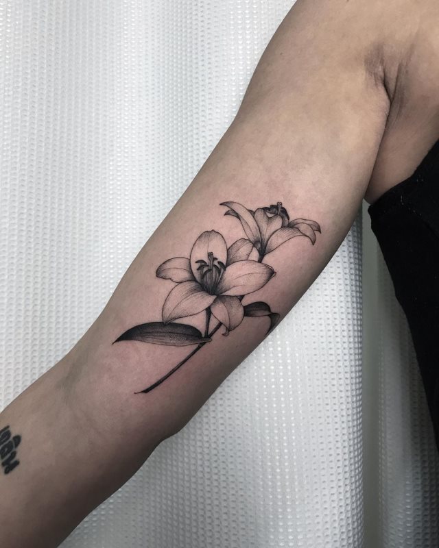 tattoo femenino flor para el brazo 62