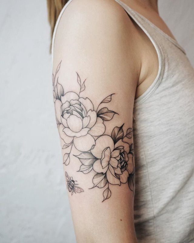 tattoo femenino flor para el brazo 70