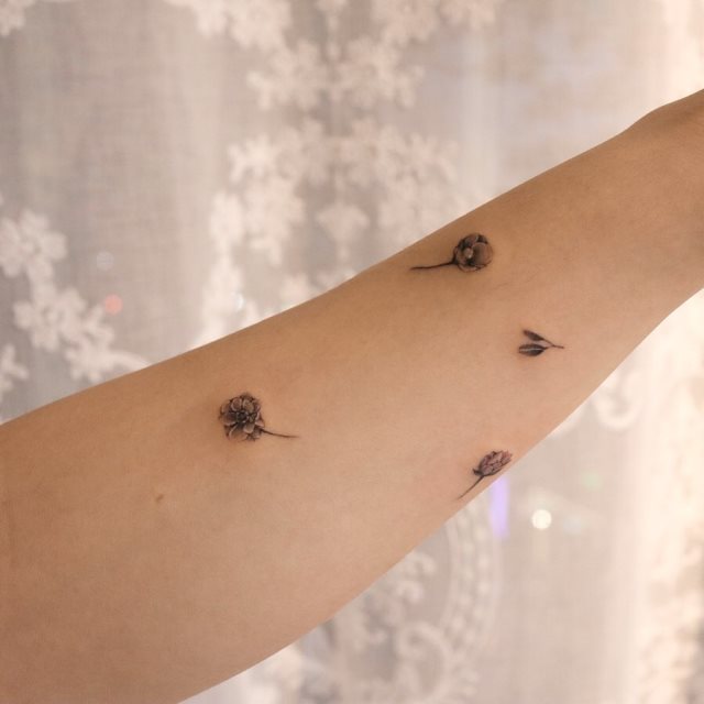 tattoo femenino flor para el brazo 73