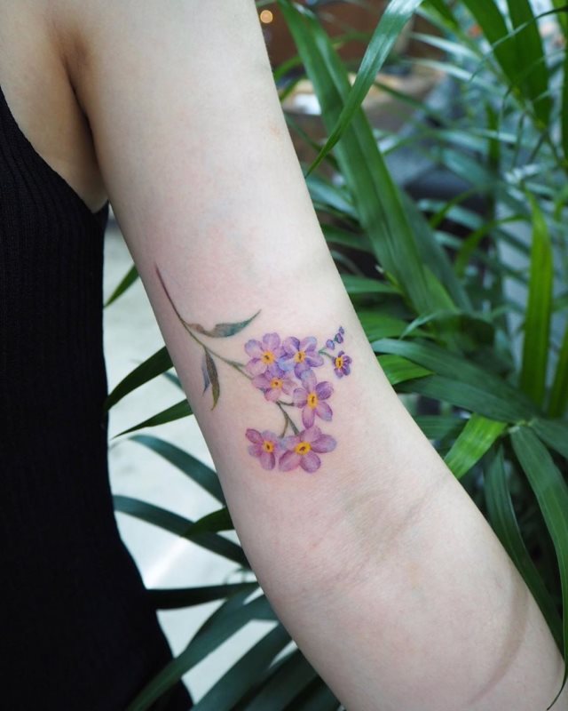tattoo femenino flor para el brazo 74