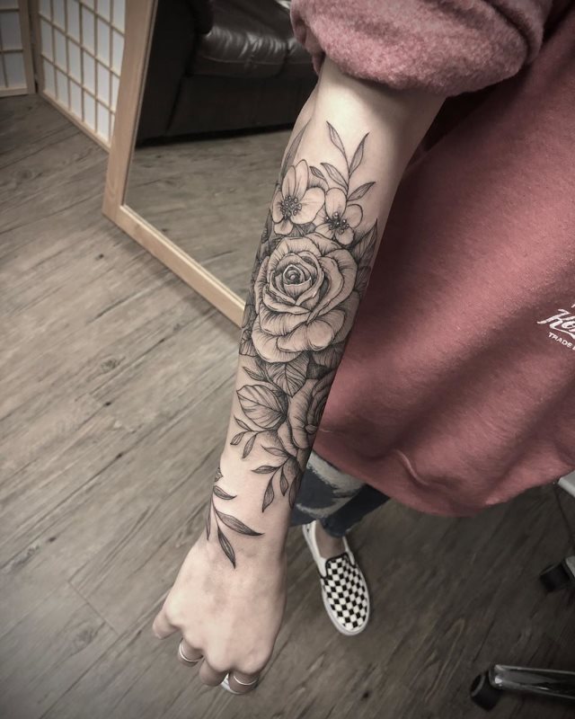 tattoo femenino flor para el brazo 75