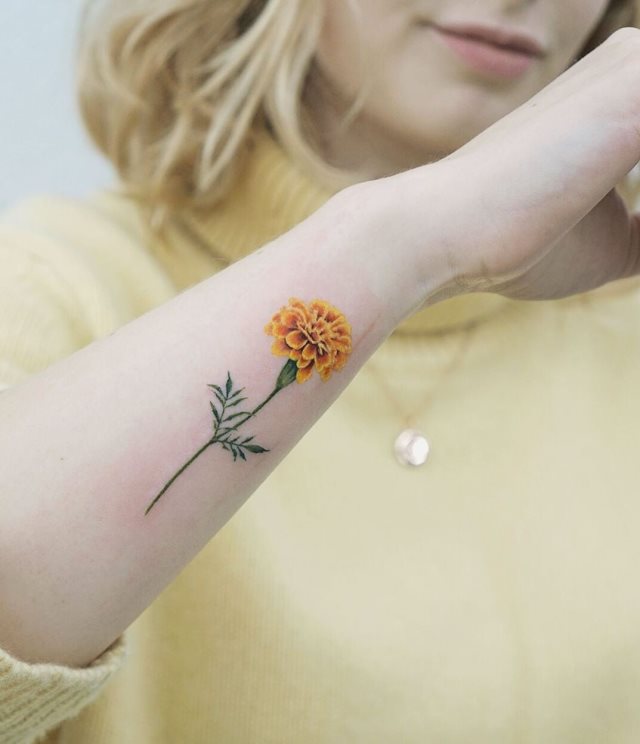 tattoo femenino flor para el brazo 78
