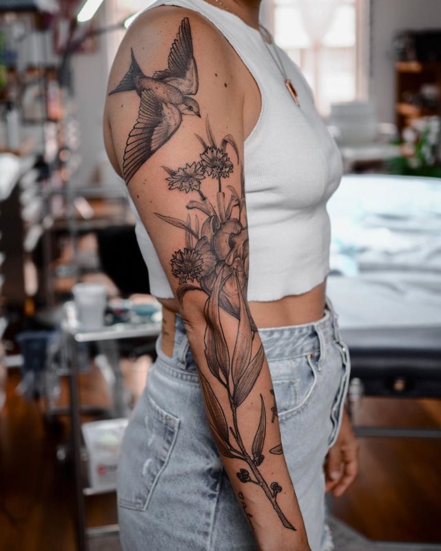 tattoo femenino flor para el brazo 79