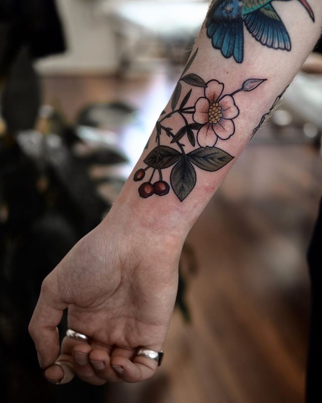 tattoo femenino flor para el brazo 83
