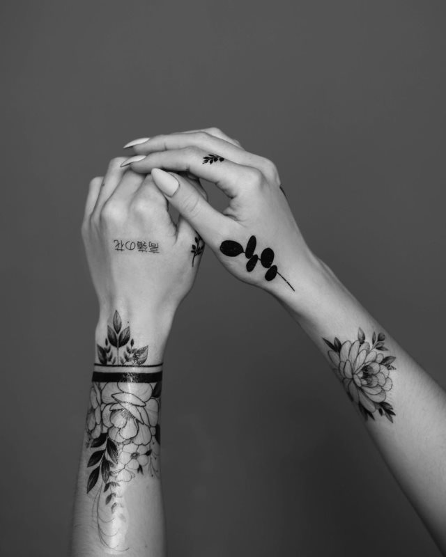 tattoo femenino flor para el brazo 88
