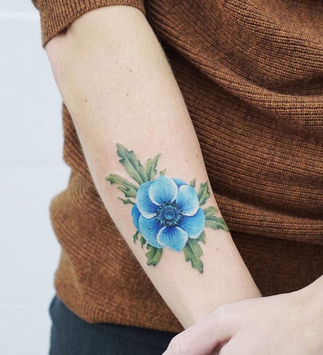 tattoo femenino flor para el brazo 89