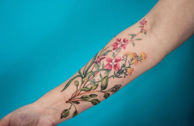 tattoo femenino flor para el brazo 90