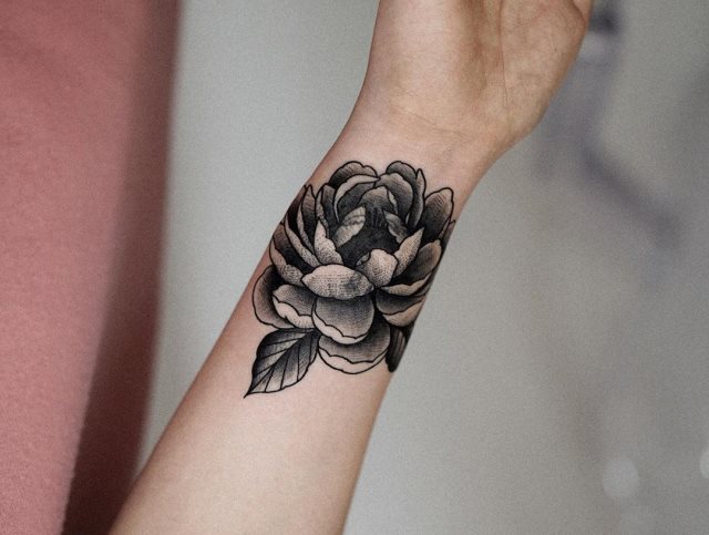 tattoo femenino flor para el brazo 92
