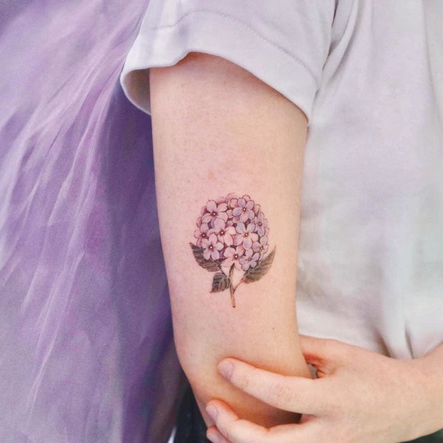 tattoo femenino flor para el brazo 95