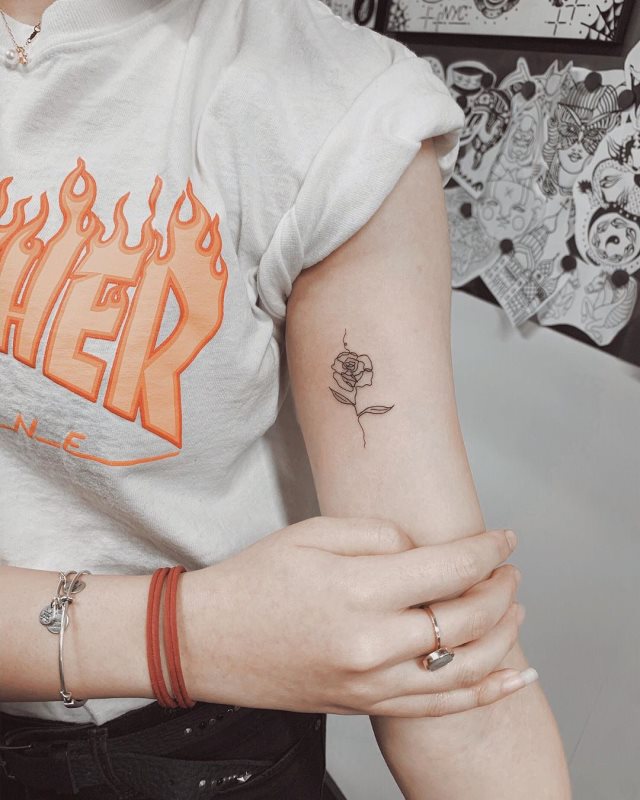 tattoo femenino flor para el brazo 96