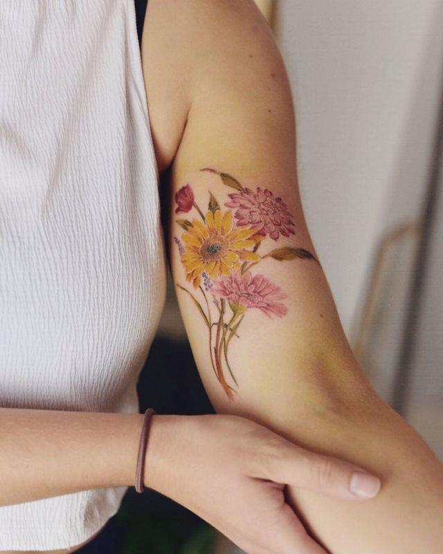 tattoo femenino flor para el brazo 99