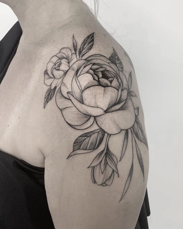 tattoo femenino flor para el hombro 01