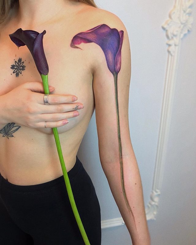 tattoo femenino flor para el hombro 05