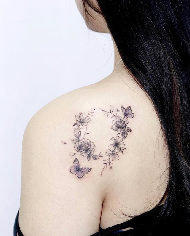 tattoo femenino flor para el hombro 10