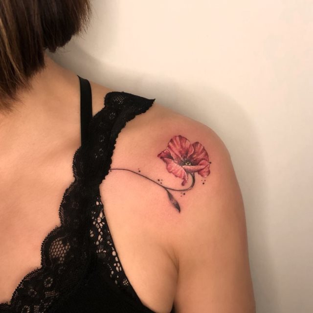 tattoo femenino flor para el hombro 16