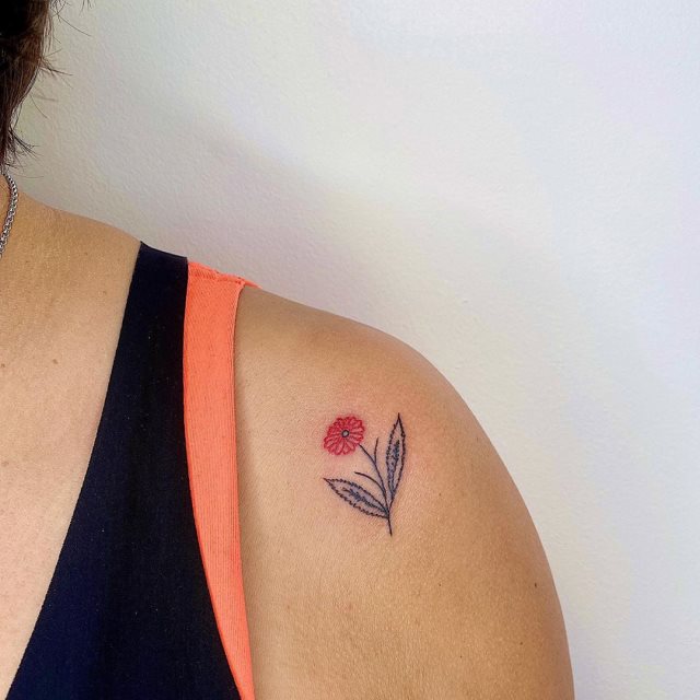tattoo femenino flor para el hombro 18