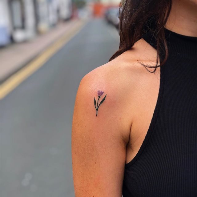 tattoo femenino flor para el hombro 19