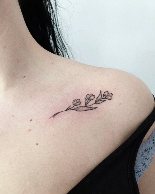 tattoo femenino flor para el hombro 20