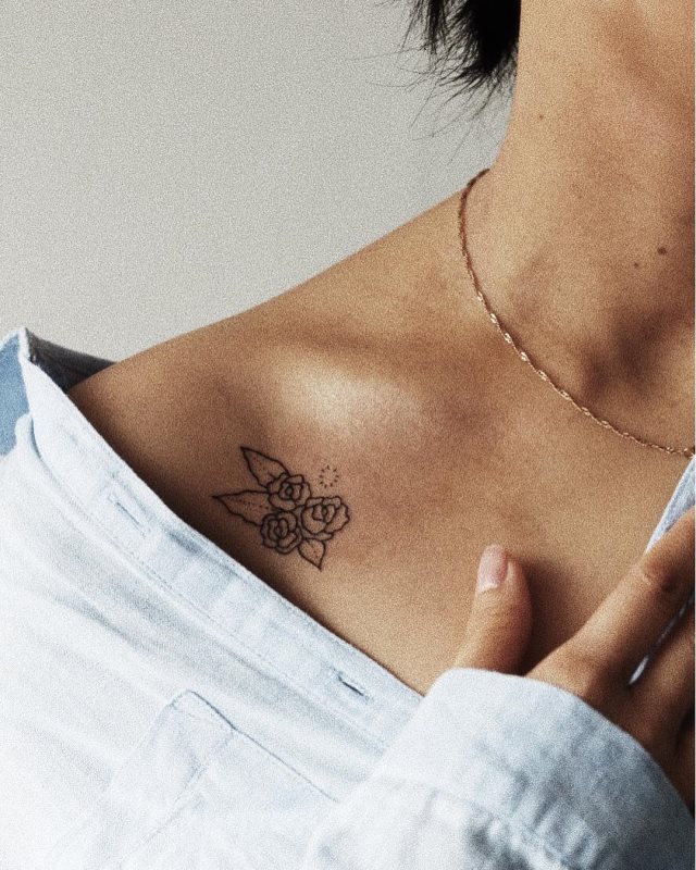 tattoo femenino flor para el hombro 24