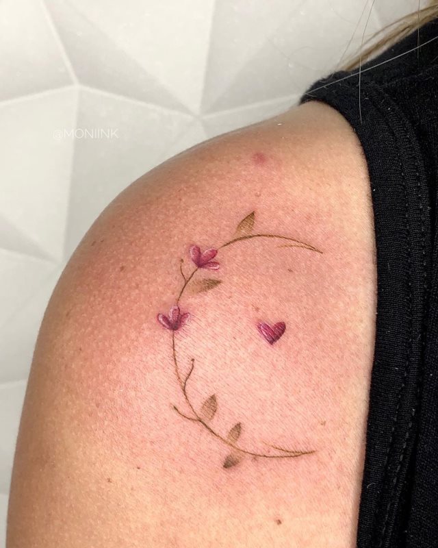 tattoo femenino flor para el hombro 35