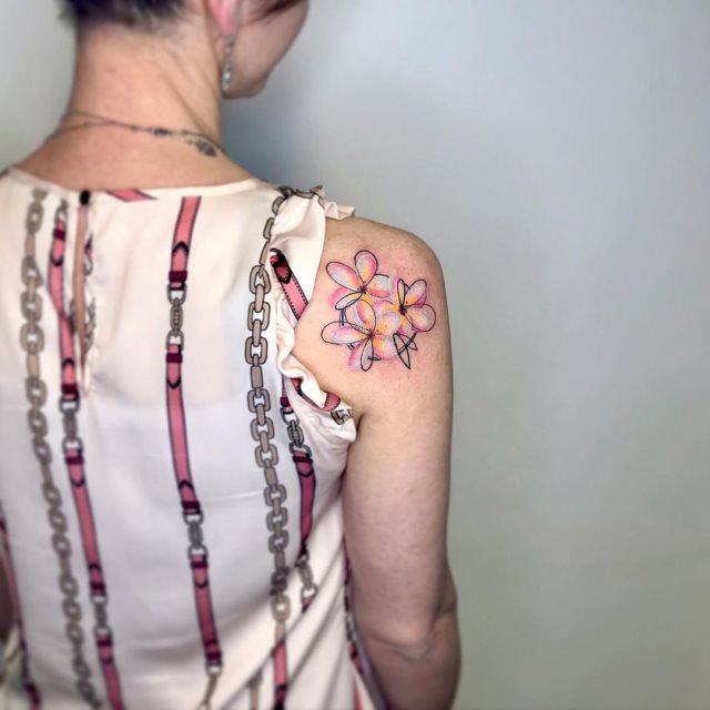tattoo femenino flor para el hombro 36